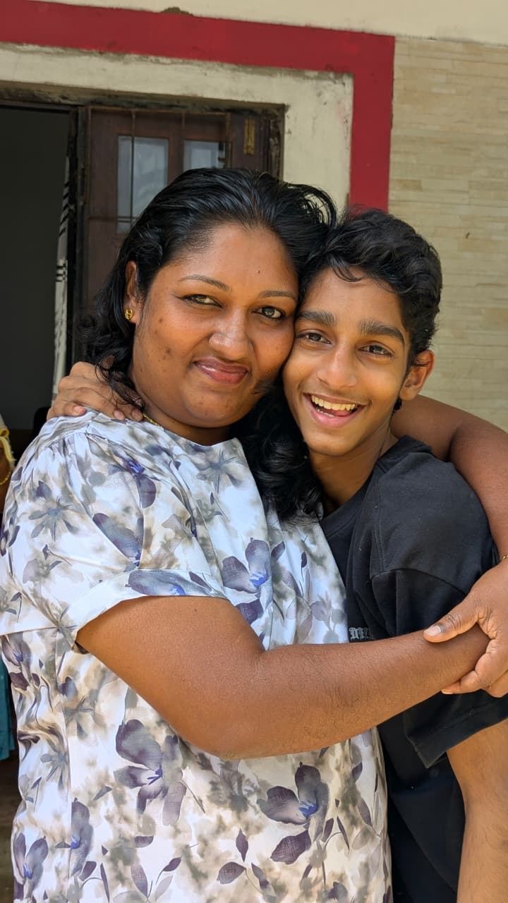 Lakindu Lorensuhewa with aunt family Sri Lanka
