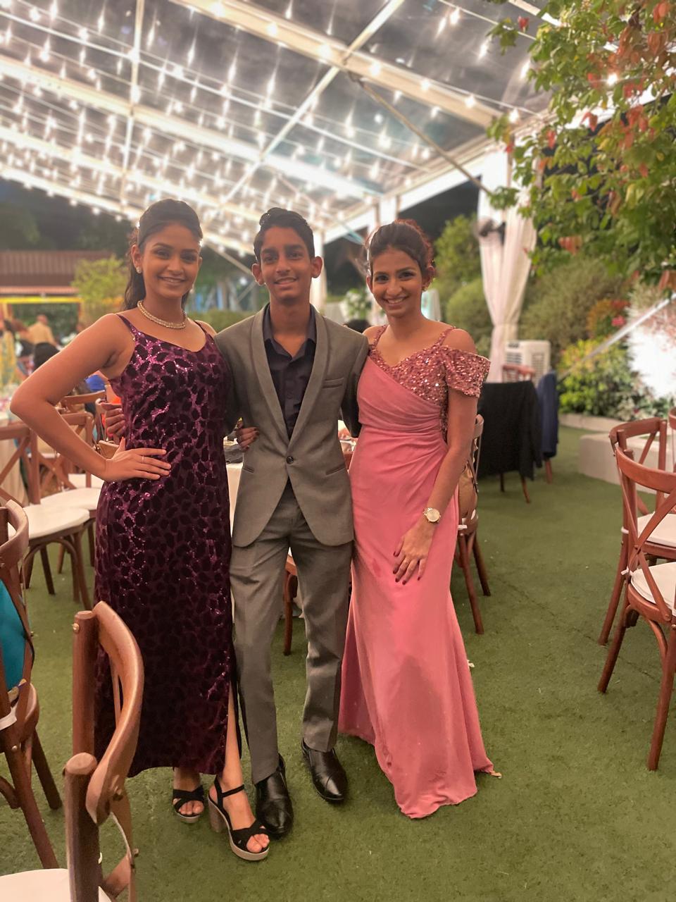 Lakindu Lorensuhewa with sisters family photo Sri Lanka